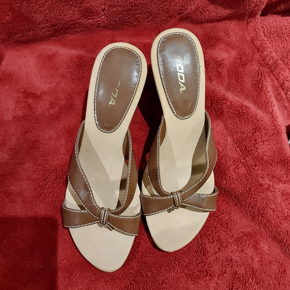 Soda Platform Strapless Sandal